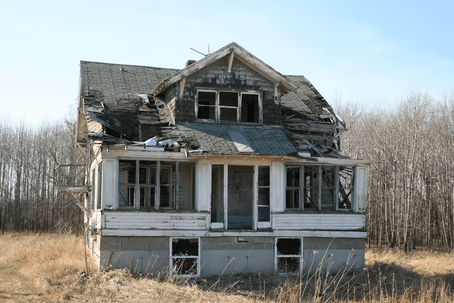a rundown home in a middle of nowhere