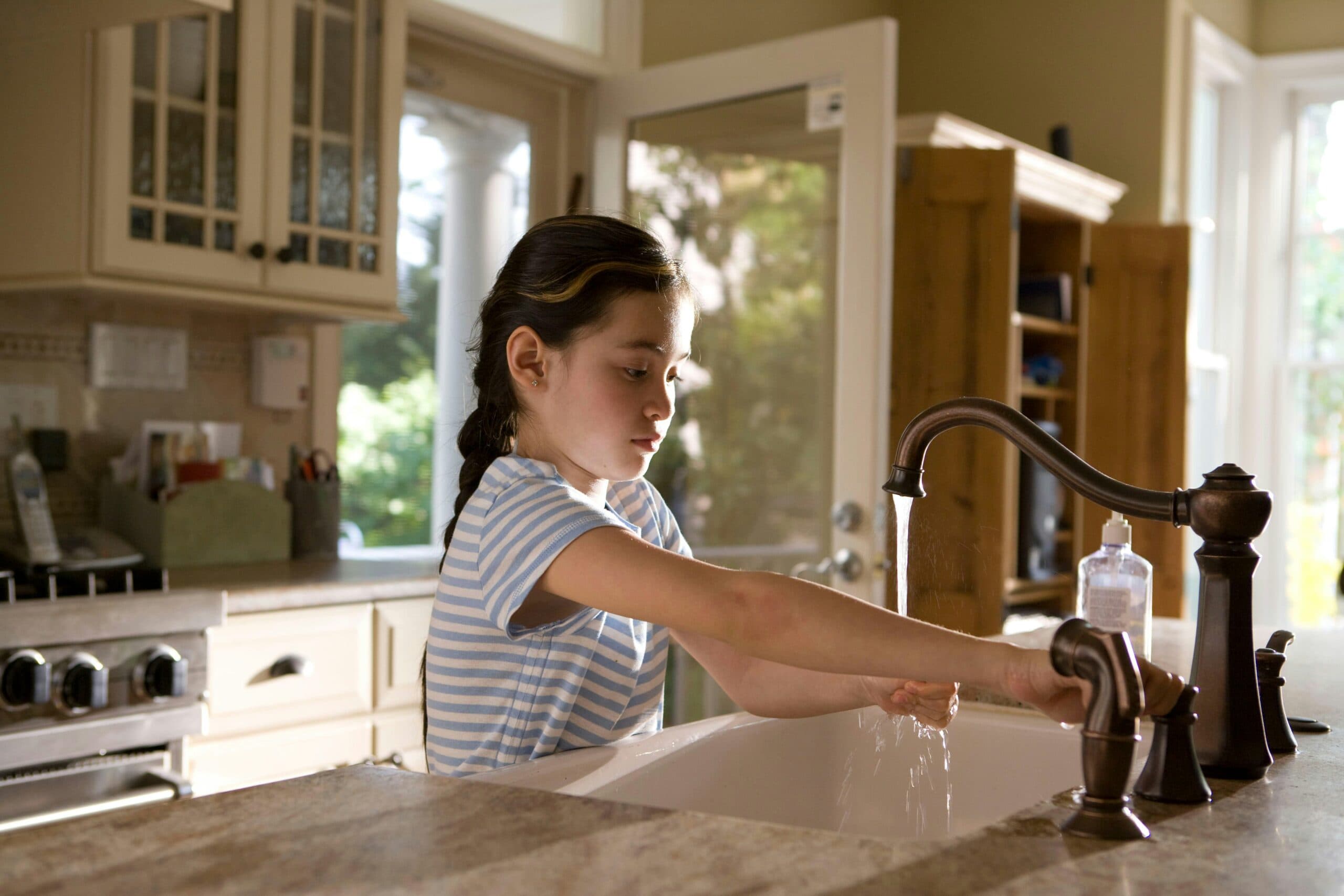 child cleaning